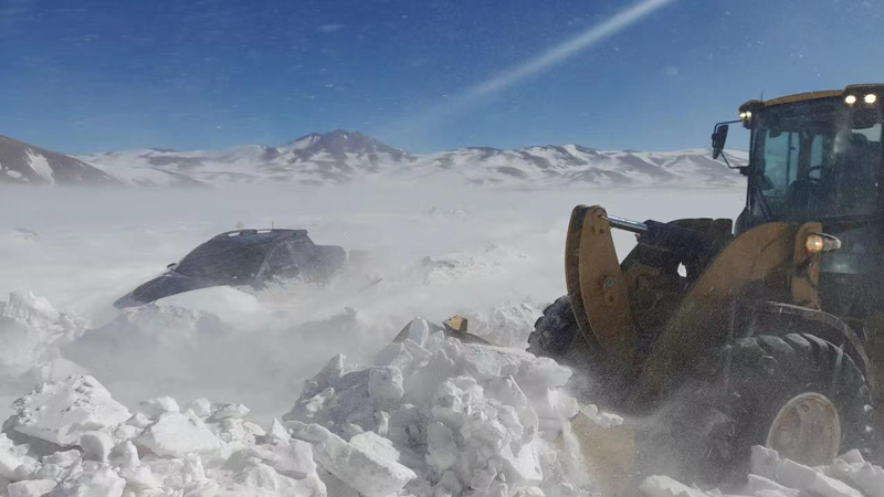 4118云顶集团锂业科思全力营救雪原遇险一家人