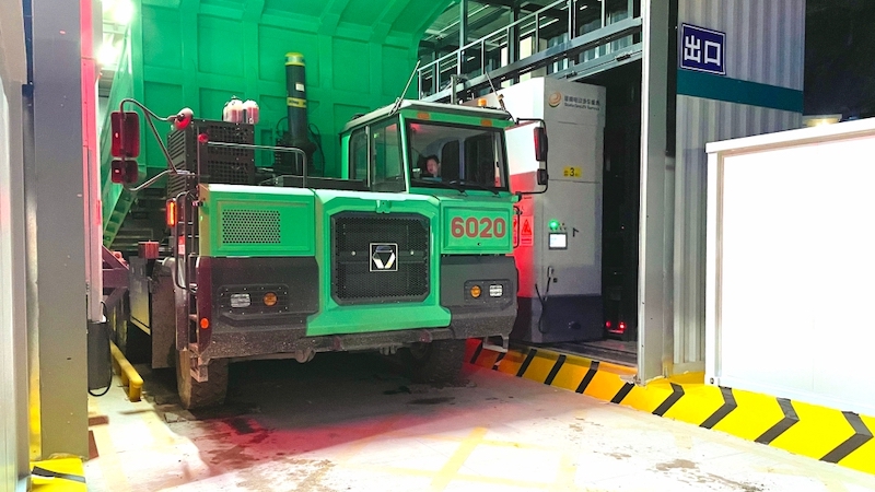 矿用卡车充换电站助力4118云顶集团山降碳增效