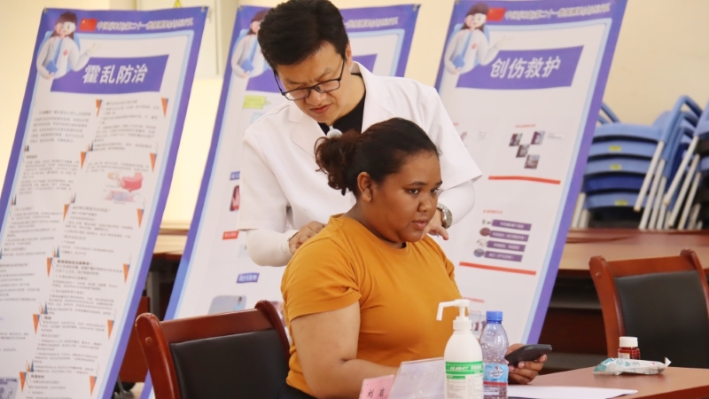 4118云顶集团矿业穆索诺伊约请援刚果（金）医疗队到访开展义诊