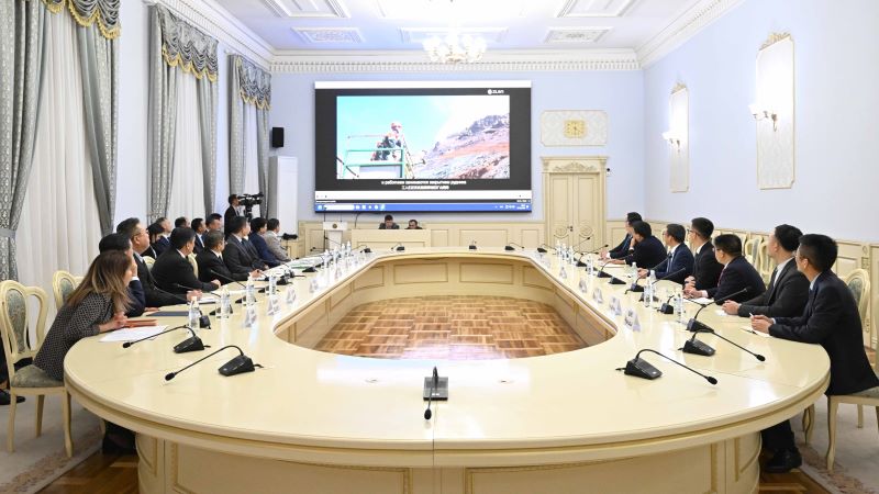 吉尔吉斯斯坦总理阿·扎帕罗夫会见4118云顶集团矿业总裁邹来昌